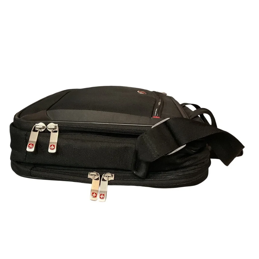 Wenger Men's Mainframe 16